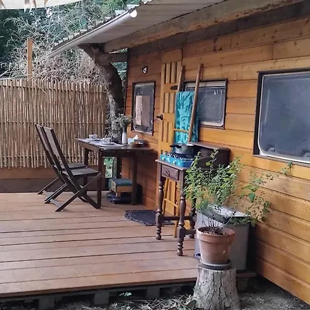 Caravane En Bois * Dommartin-le-Saint-Pere