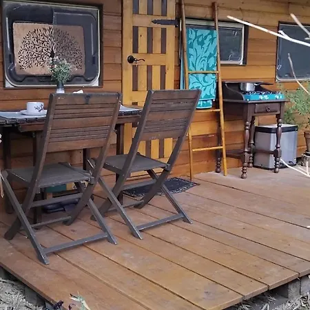 Caravane En Bois * Dommartin-le-Saint-Pere